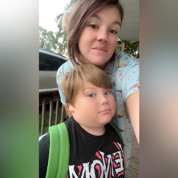 Meet your Posher, Tori - Picture 2 of 5